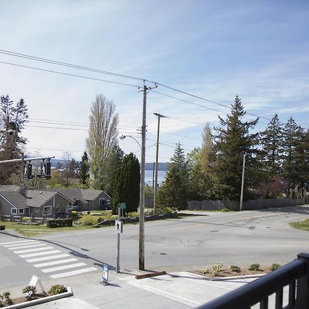 Pacific Point Market And Suites Powell River Extérieur photo