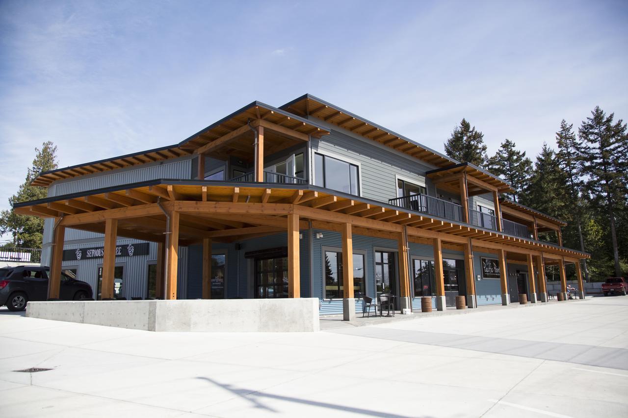 Pacific Point Market And Suites Powell River Extérieur photo