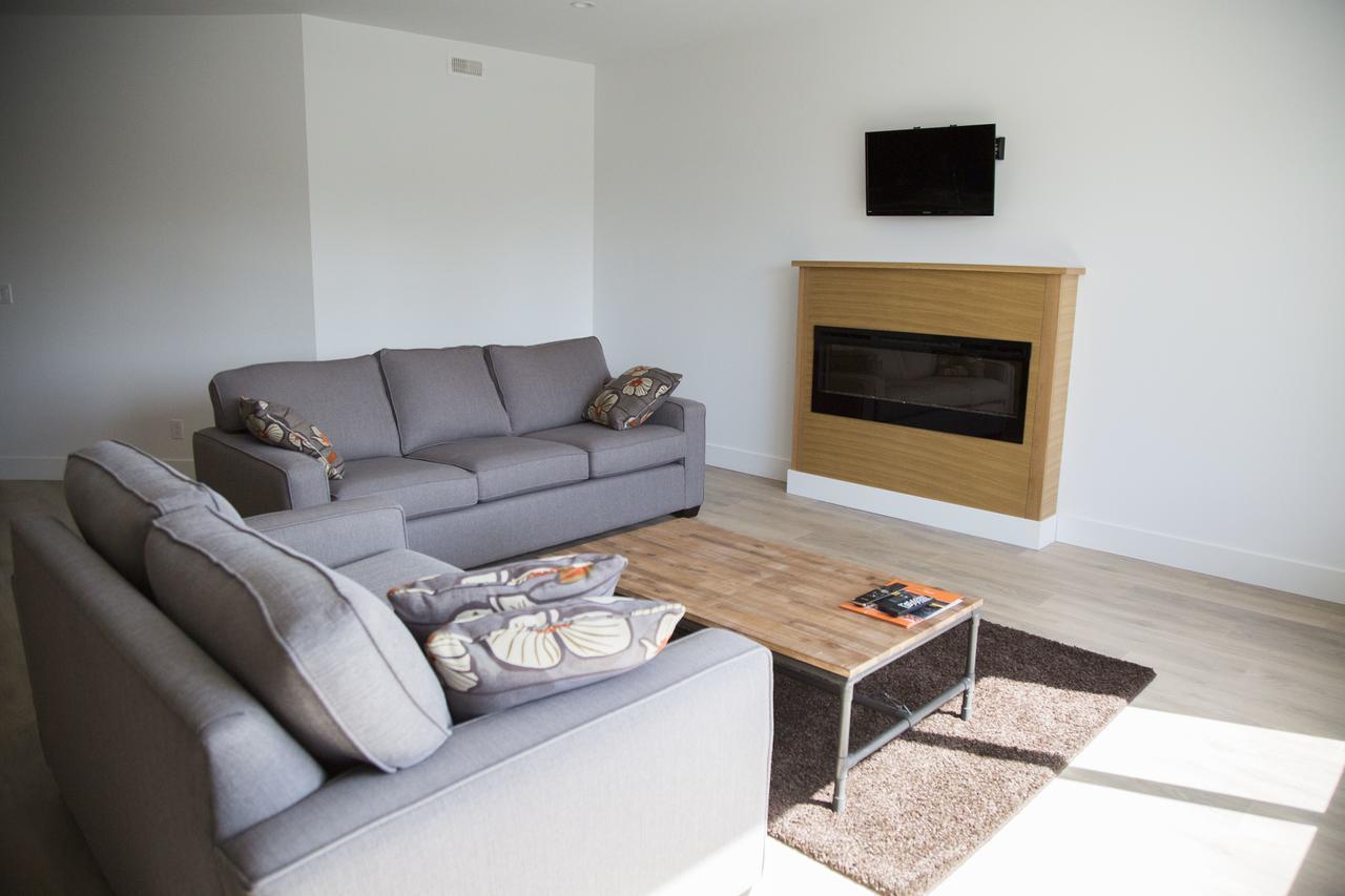 Pacific Point Market And Suites Powell River Extérieur photo