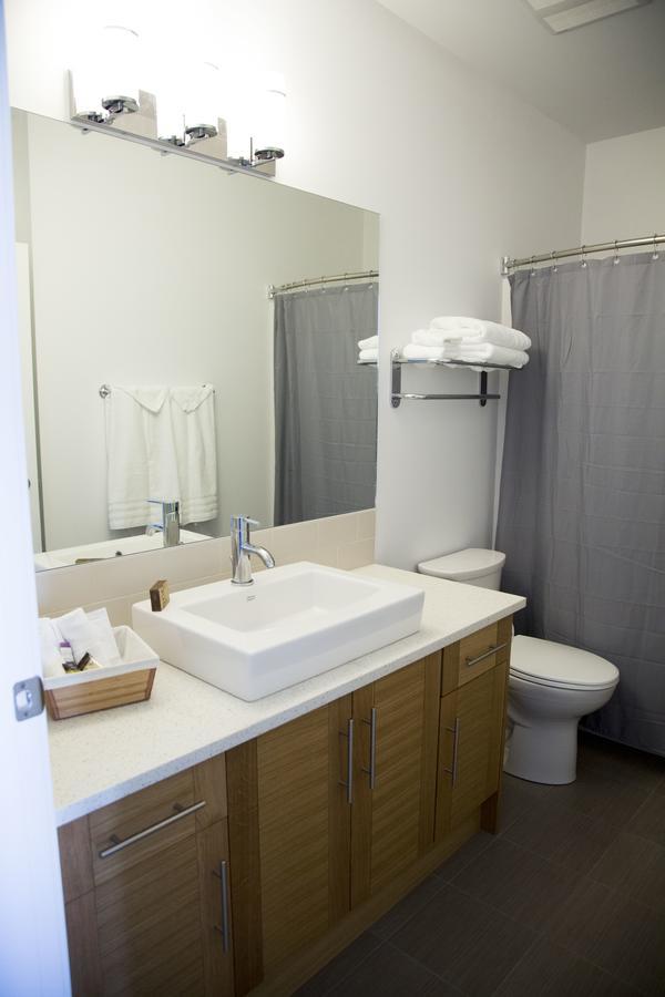 Pacific Point Market And Suites Powell River Extérieur photo