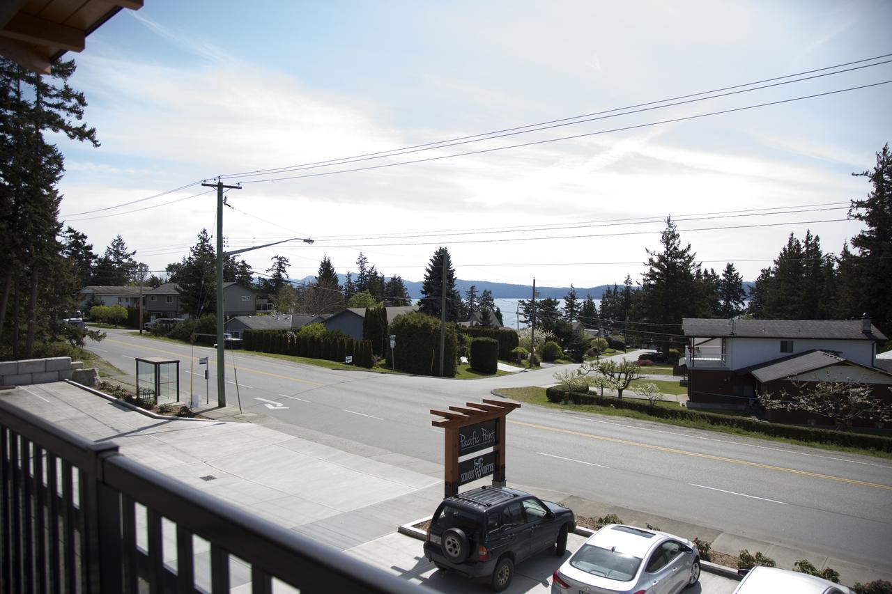 Pacific Point Market And Suites Powell River Extérieur photo