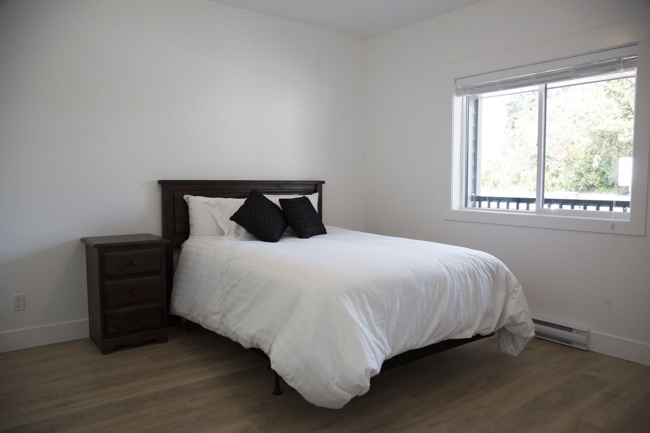 Pacific Point Market And Suites Powell River Extérieur photo