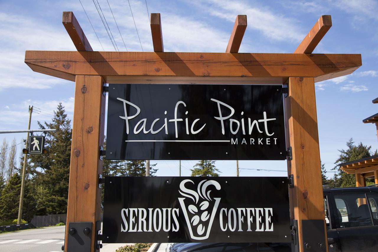 Pacific Point Market And Suites Powell River Extérieur photo